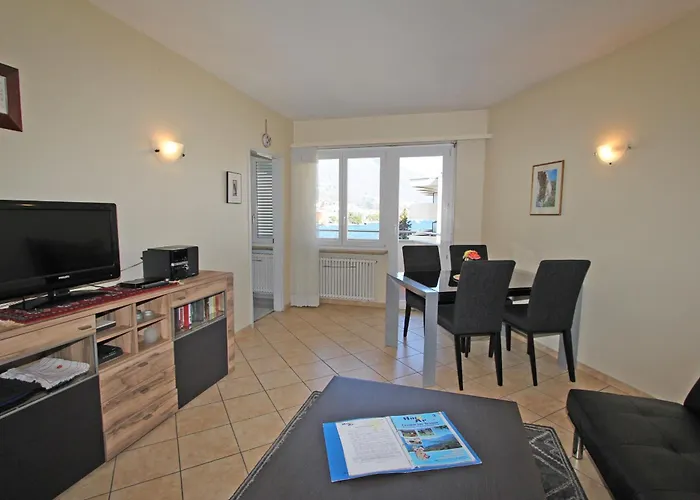 Casa Varesi, 5 Stock By Holap Sa アパート